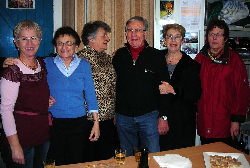 2011-01-06 10 Jean bien entoure.JPG